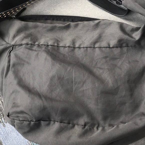 Very light weight grey and black gym/travel bag - Picture 6 of 6